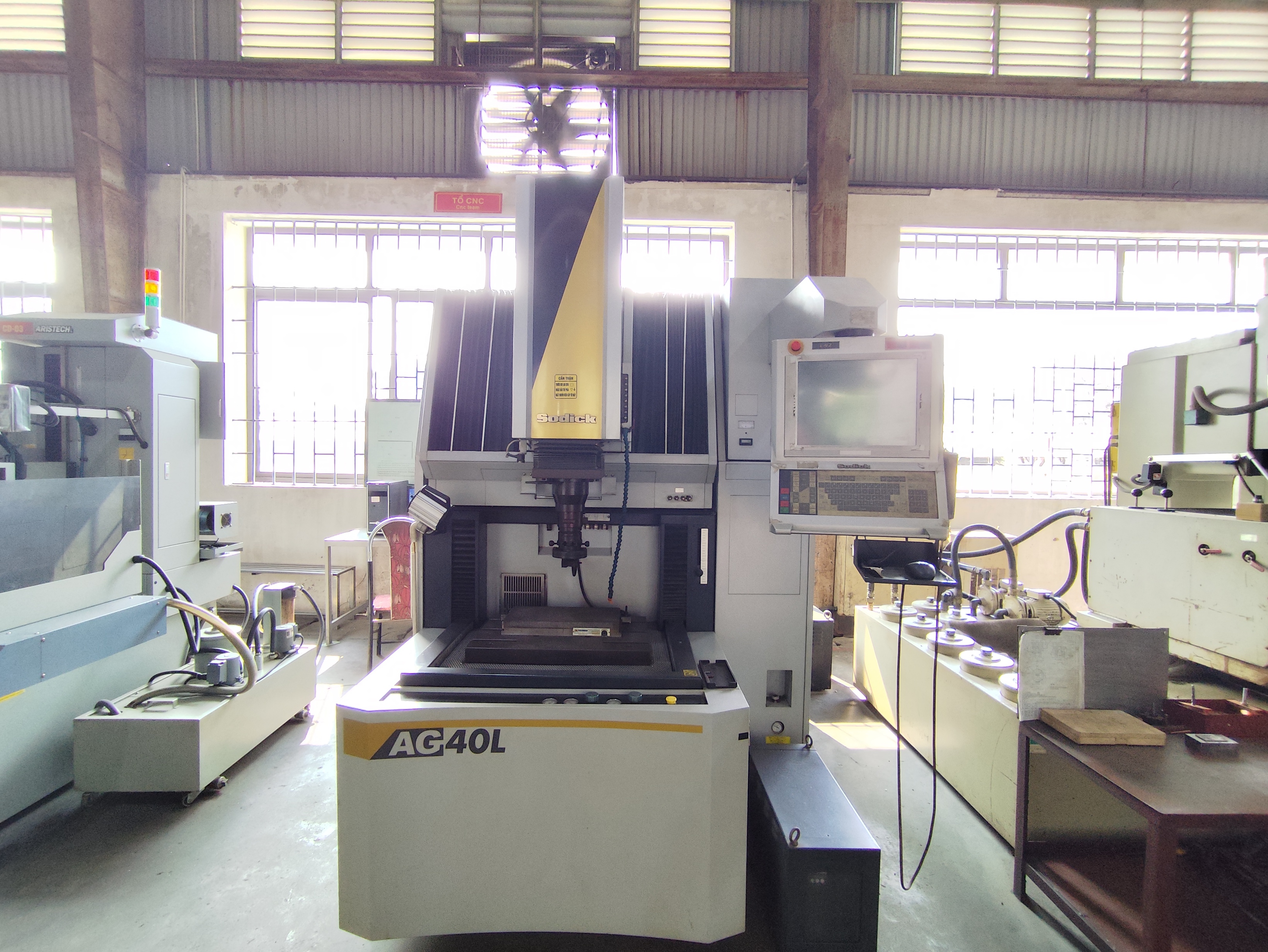 Electrical discharge machine 2.jpg